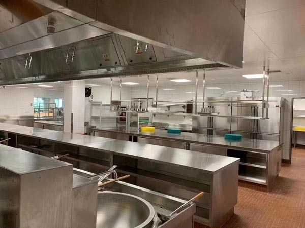 某飯店廚房設(shè)備現(xiàn)場展示